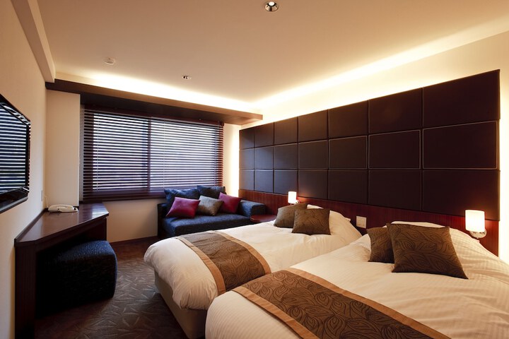Room 12 of 93