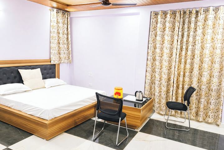 Hotel Shri Anand Berinag