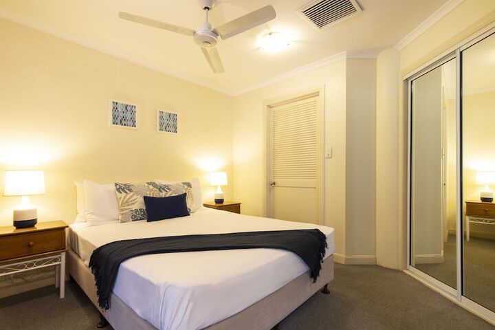 Room 11 of 80