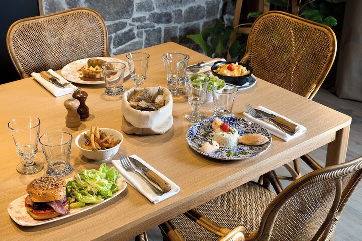Dining 11 of 21