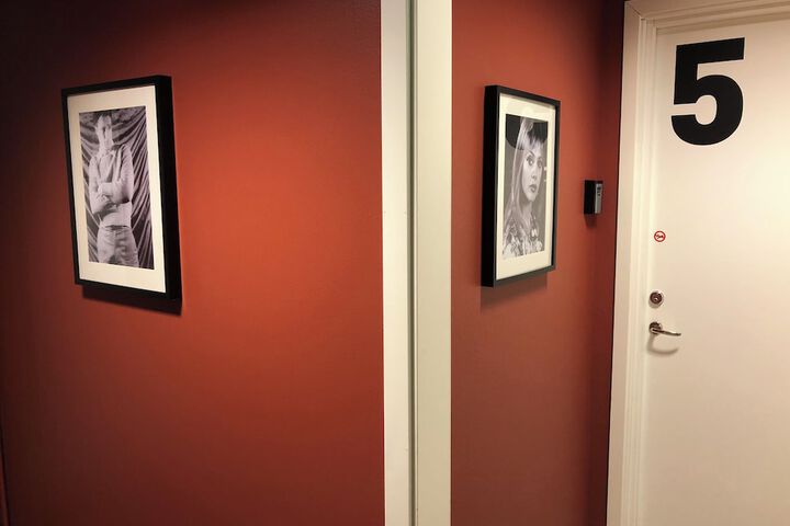 Ballroom/Hall 16 of 18