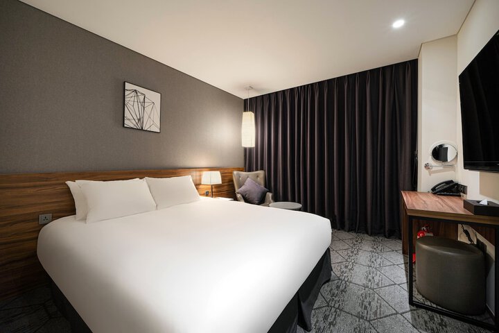 Room 19 of 79