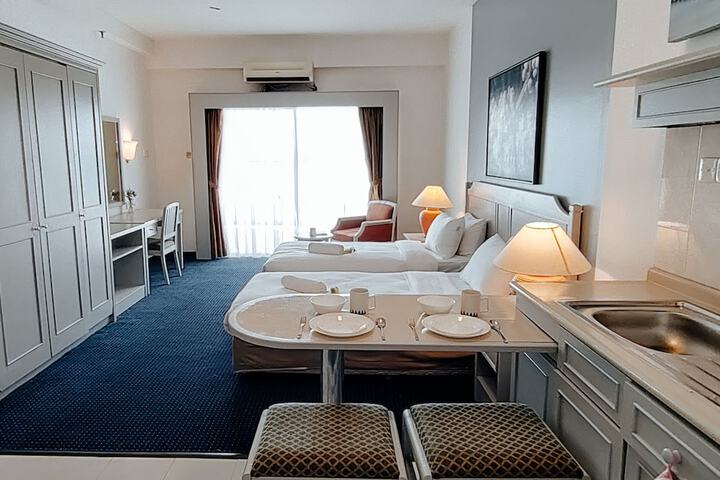 Room 353 of 650