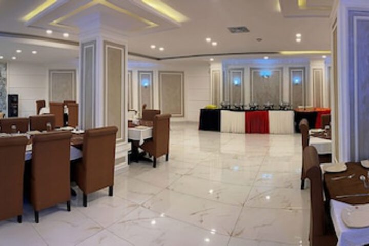 Ballroom/Hall 38 of 47