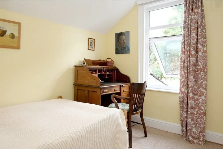 Room 4 of 20