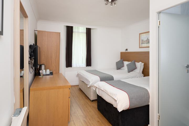 Room 12 of 65
