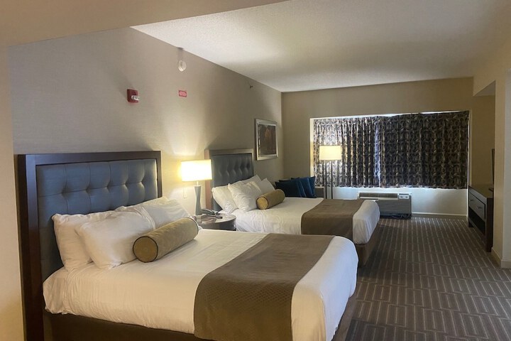 Room 13 of 38