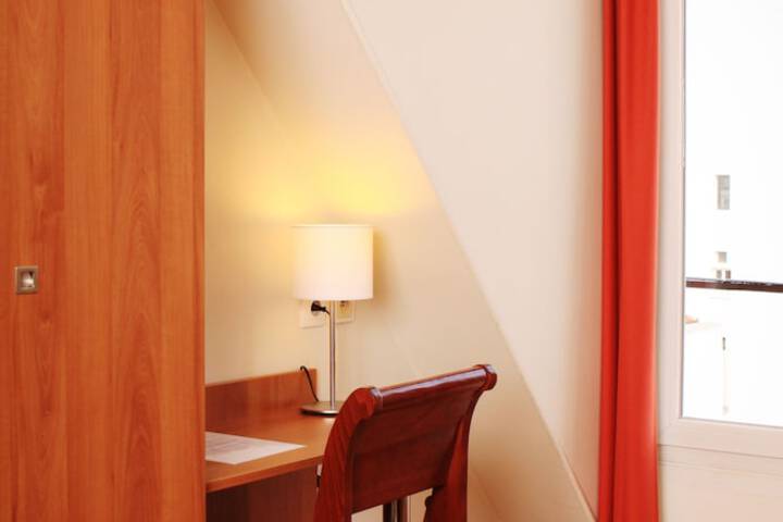 Room 25 of 48