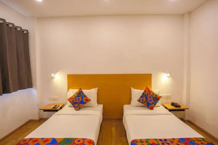 Room 10 of 20