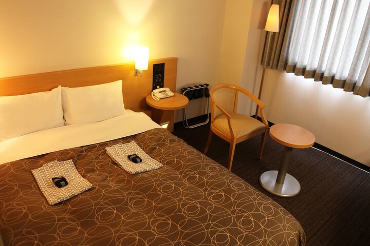 Room 7 of 27