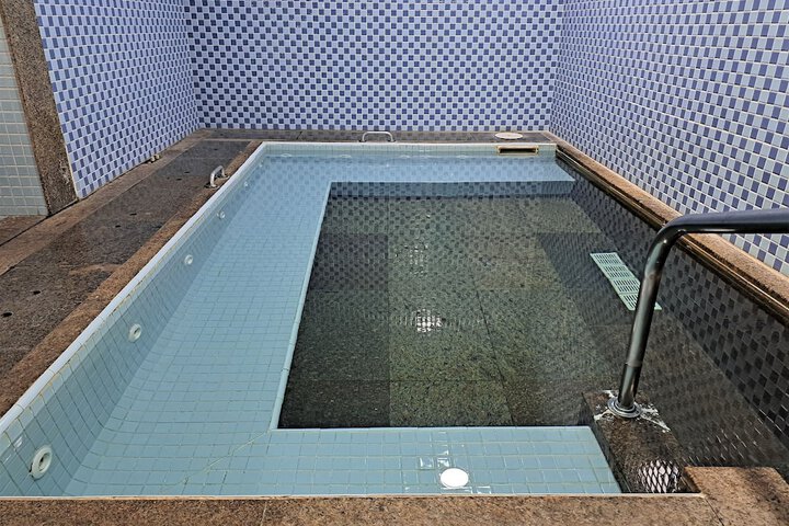 Pool 22 of 49