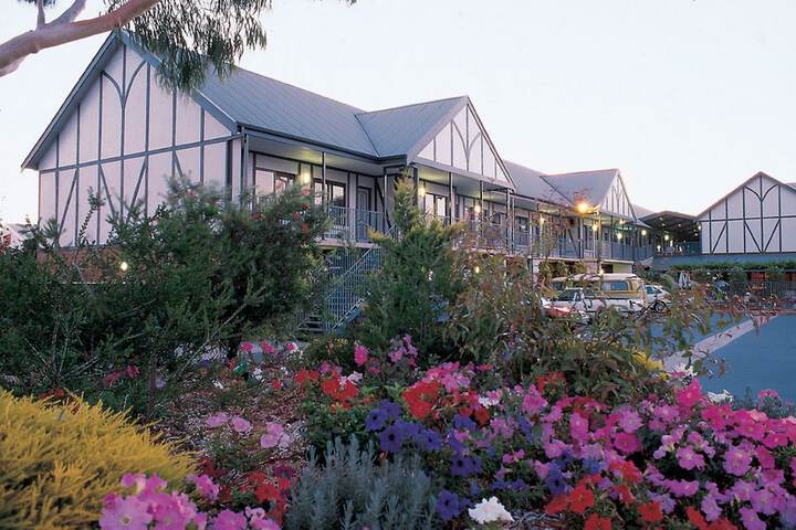 Hotel Exterior 36 of 37