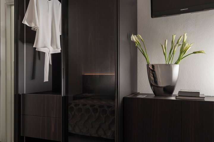 Room 44 of 106