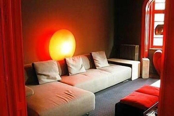 Lounge 10 of 15