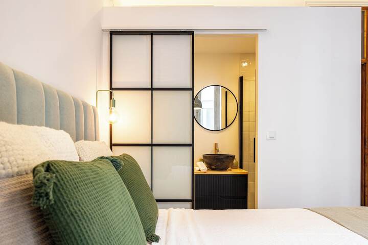 Room 33 of 108
