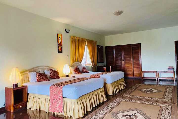 Room 8 of 40
