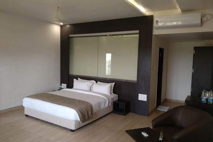 Room 10 of 48
