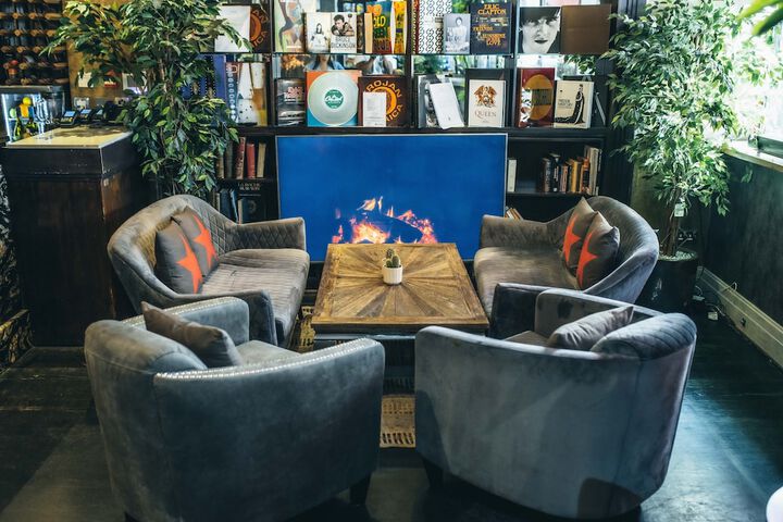 Lounge 90 of 105