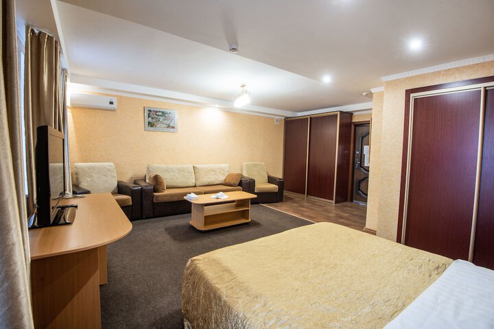 Room 19 of 42