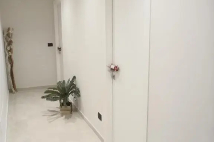 Room 10 of 14