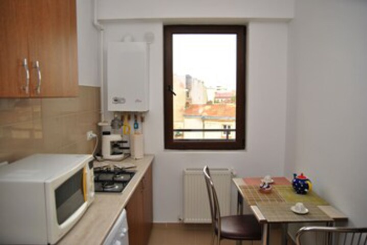 Room 10 of 14