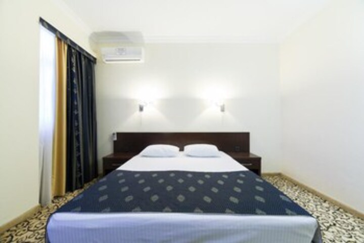 Room 33 of 48