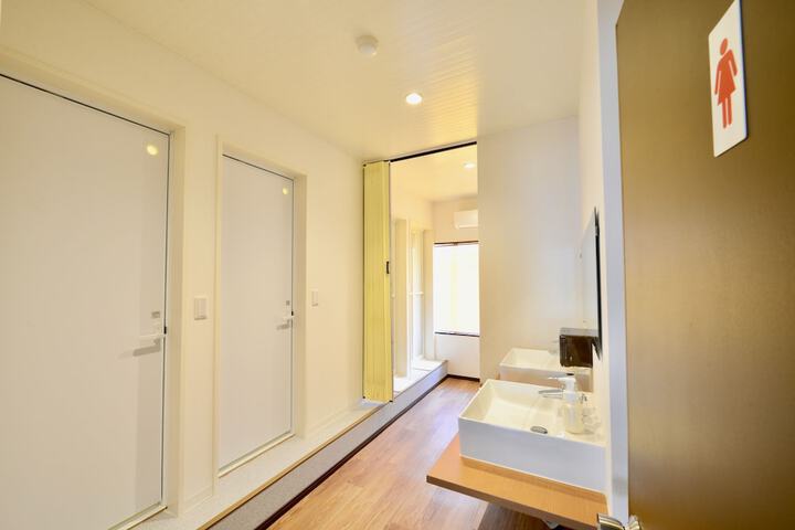 Ballroom/Hall 19 of 24