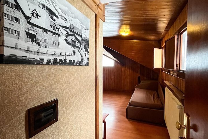 Room 17 of 38