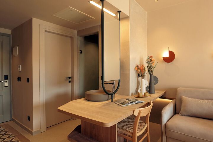 Room 47 of 86