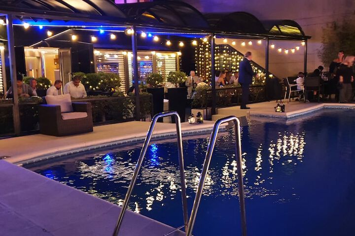 Hotel with Pool