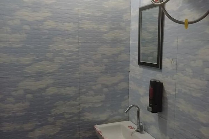 Room 13 of 16
