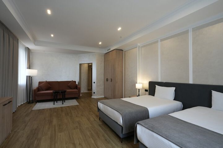 Room 45 of 100
