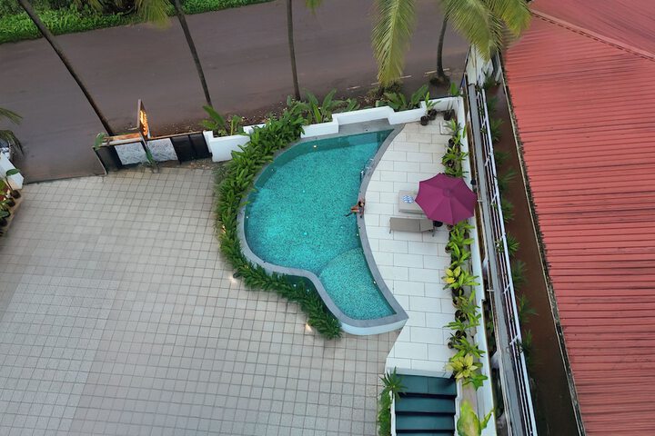 Pool 11 of 37