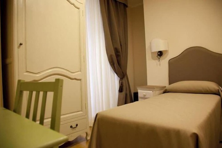 Room 21 of 32