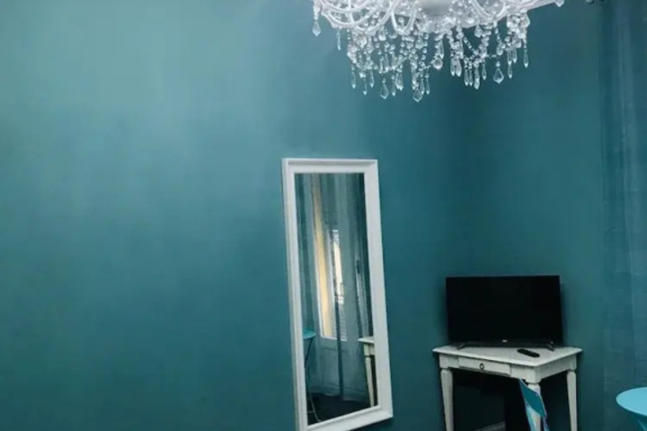 Room 6 of 15