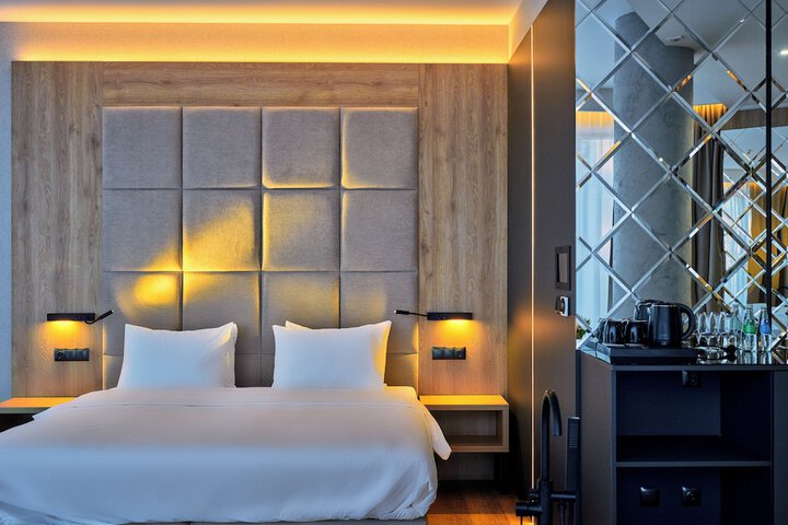 Room 18 of 53