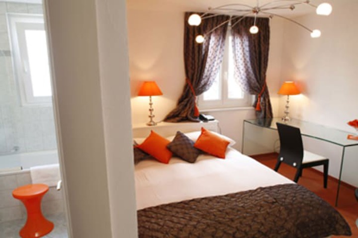 Room 10 of 46
