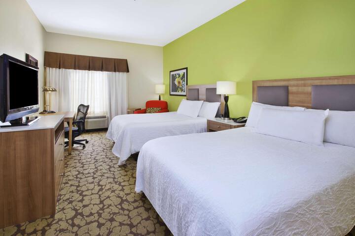 2 Queen Beds (11 of 13)