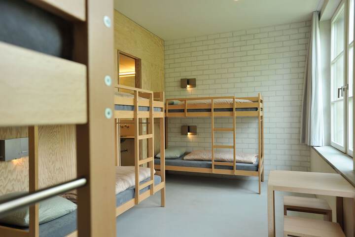 Room 4 of 39