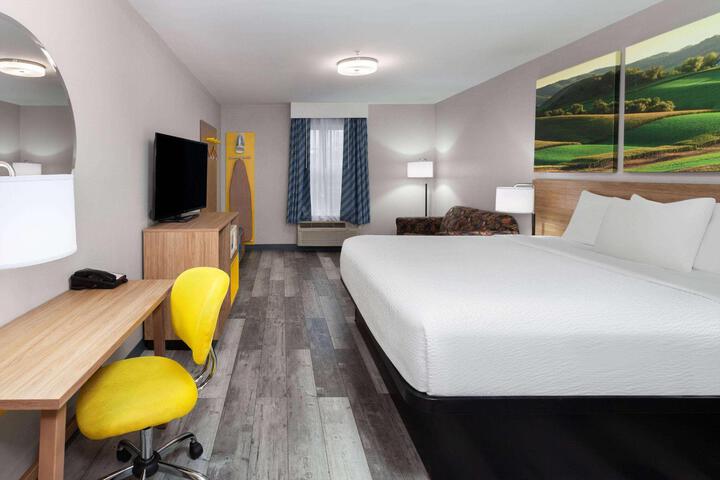 1 King Bed (9 of 9)