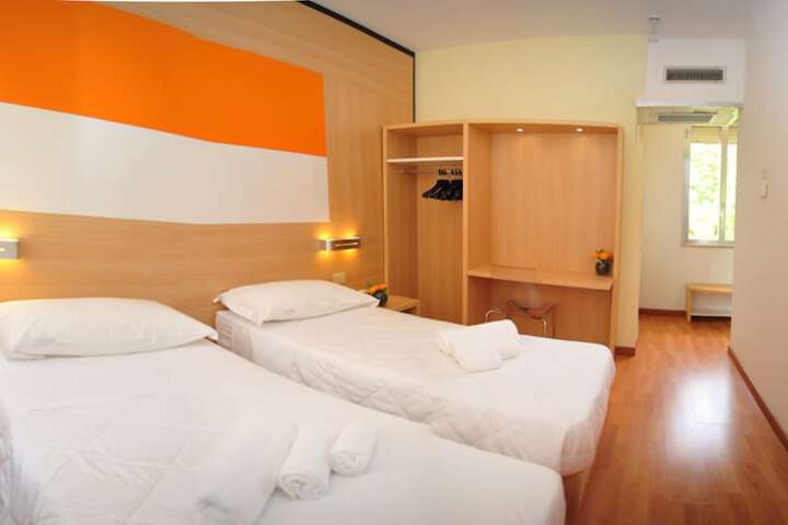 Room 9 of 46