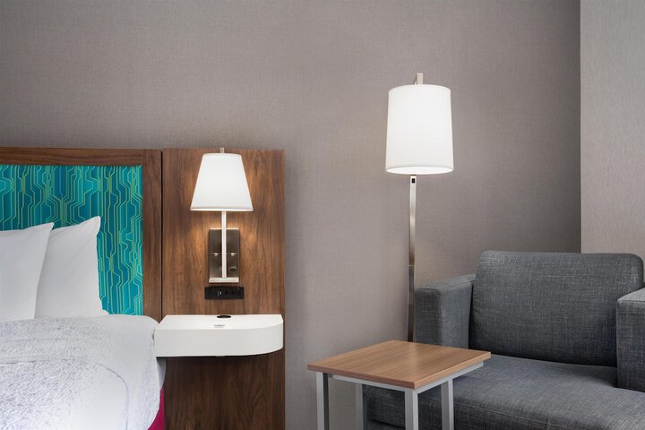 Room 6 of 33