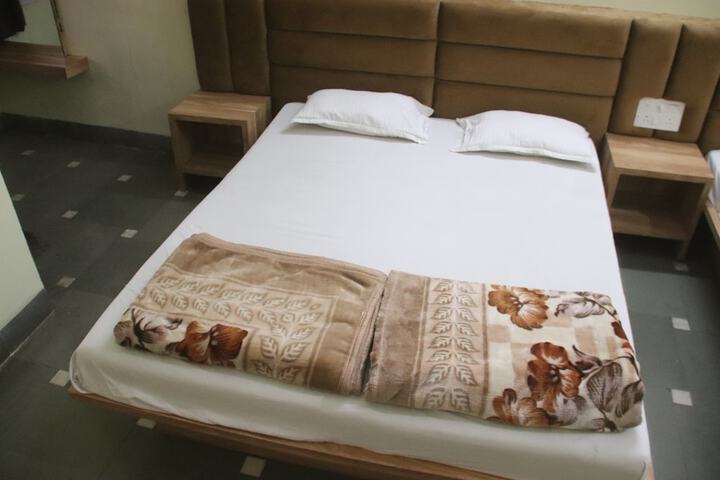 Room 4 of 38