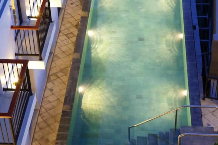 Hotel with Pool