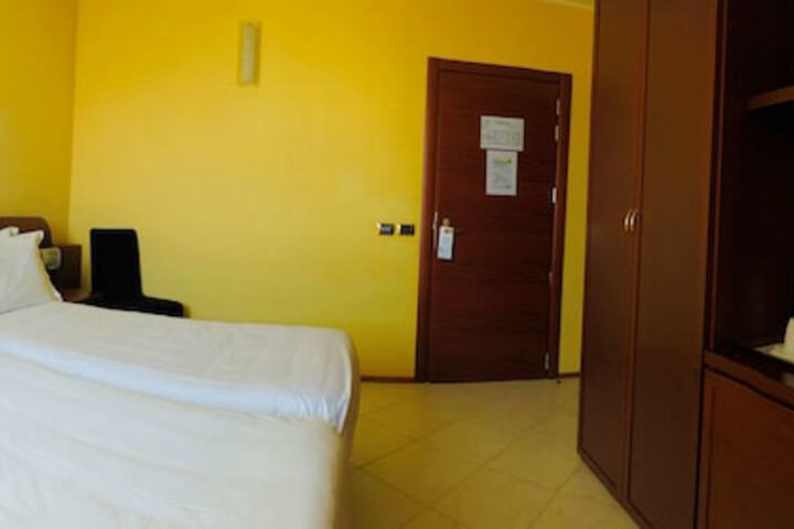 Room 25 of 59