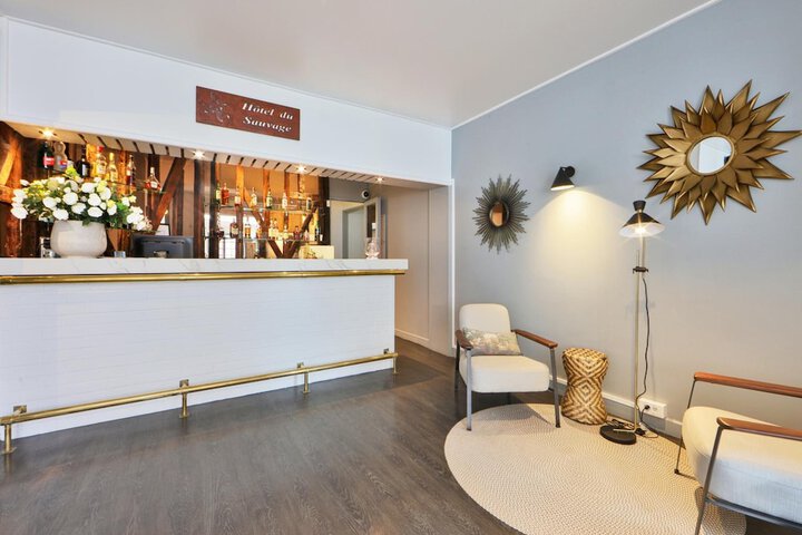 Lounge 50 of 52