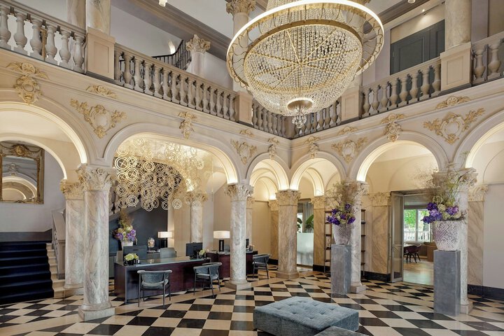 Entrance & Lobby