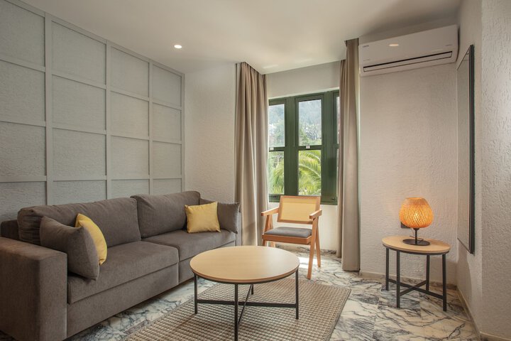 Room 8 of 73