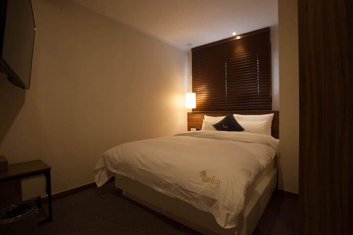 Room 2 of 53