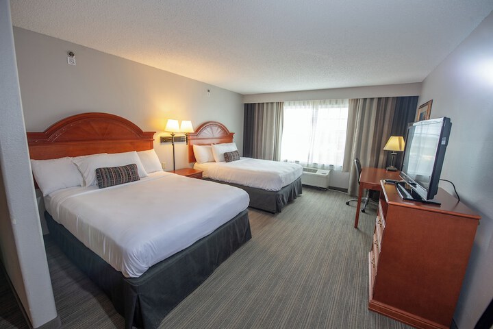 Deluxe 2 Queen Beds (8 of 9)